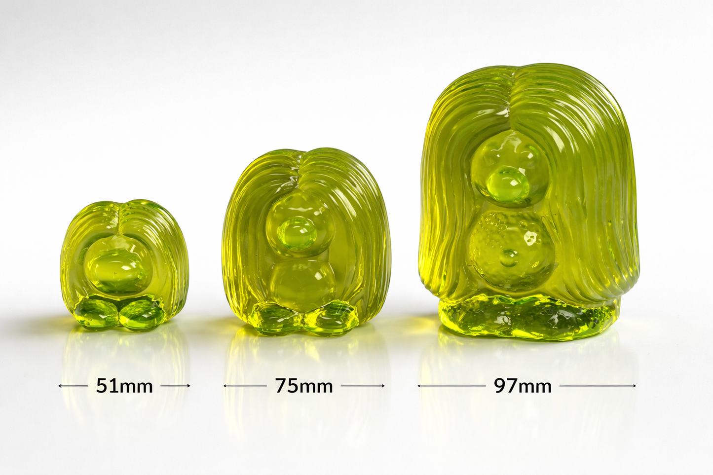 ウランガラス製洋梨型ペーパーウェイト – 手作りUV反応性アートフィギュア、チェコ共和国