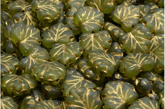 メープルリーフビーズ、透明グリーンゴールドラインマット（50220-54302-84100）、ガラス、チェコ共和国