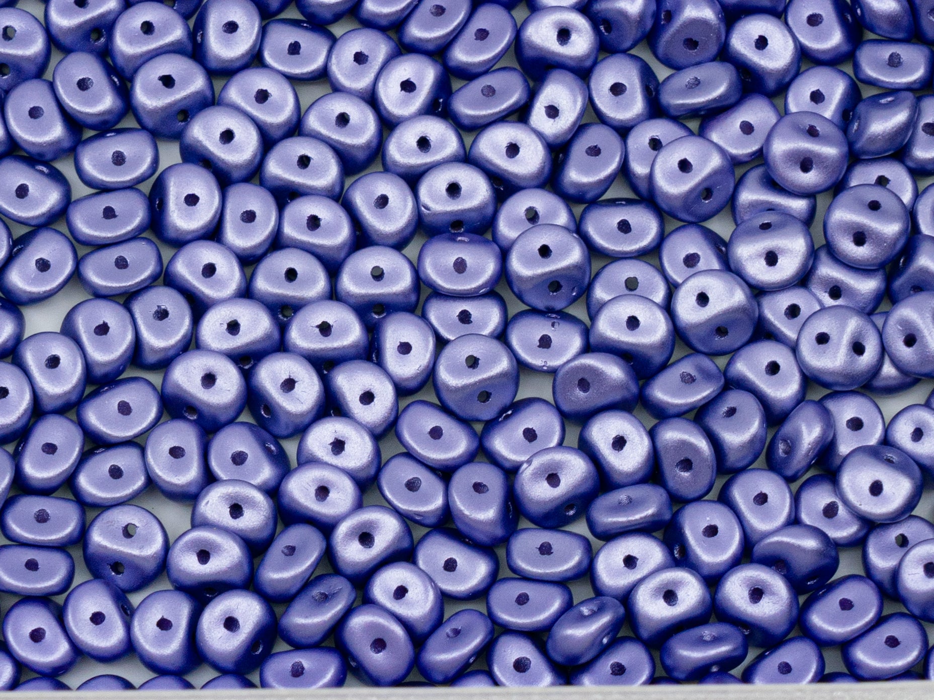 Es-o 2-hole round beads (like SuperDuo) Pastel Purple (25106), Glass, Czech Republic