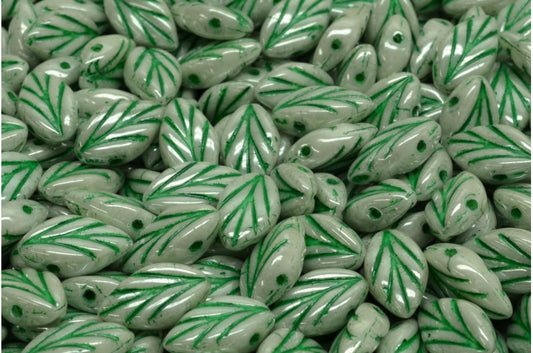 Buchenblattperlen, weiß glänzend grün, voll beschichtet, grün gefüttert (02010-14457-54315), Glas, Tschechische Republik