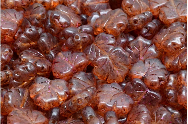 メープルリーフビーズ、クリスタルマットピンクベージュラスタースポット（00030-84100-65323）、ガラス、チェコ共和国