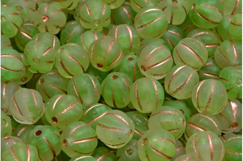 Melon 珠，不透明绿色哑光铜衬里 (56018-84100-54307)，玻璃，捷克共和国