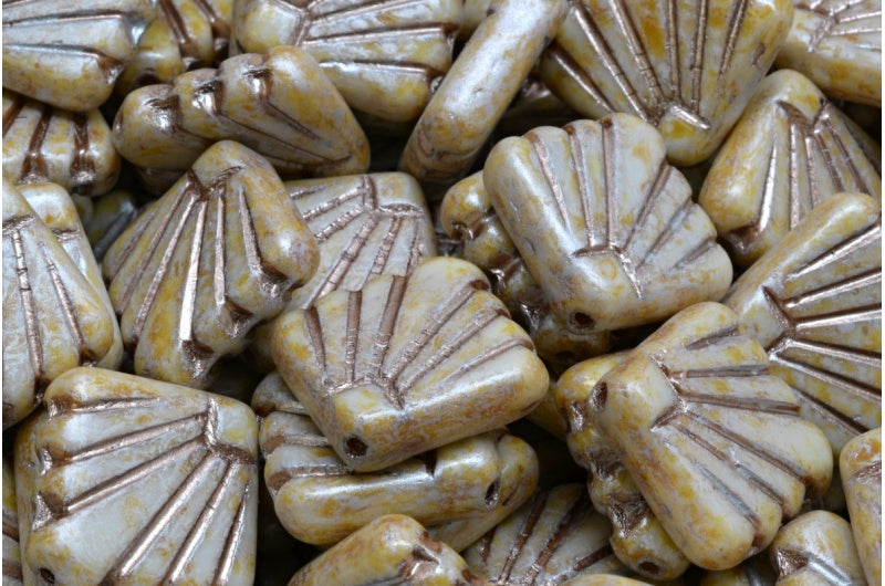 Diafan-Perlen, weiß-cremefarbener Glanz, gepunktet, kupfergefüttert (02010-65321-54324), Glas, Tschechische Republik
