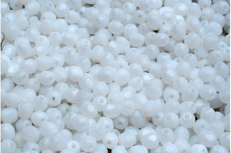 ファセット加工ラウンドビーズ、チョークホワイトマット（03000-84100）、ボヘミアクリスタルガラス、チェコ共和国