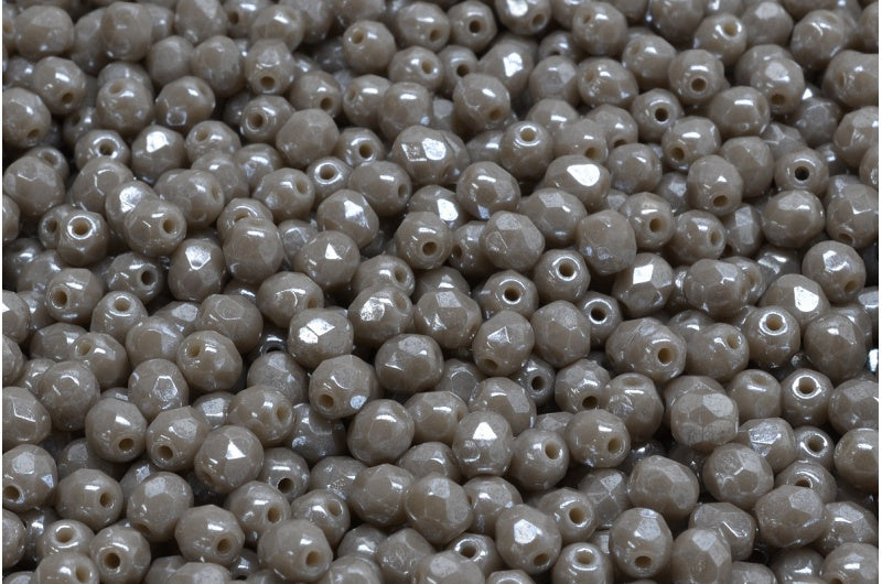 ファセット加工を施したラウンド型ビーズ、不透明グレーヘマタイト（43020-14400）、ボヘミアクリスタルガラス、チェコ共和国