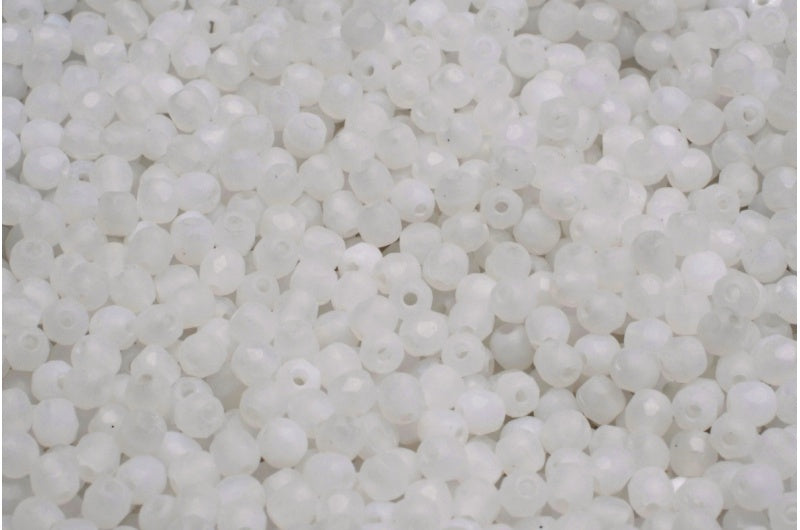 ファセット加工ラウンドビーズ、チョークホワイトマット（03000-84100）、ボヘミアクリスタルガラス、チェコ共和国